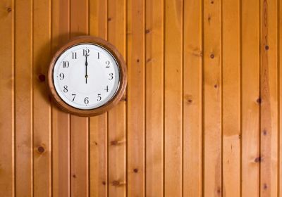 Обработка деревянной стены Обработка деревянной стены